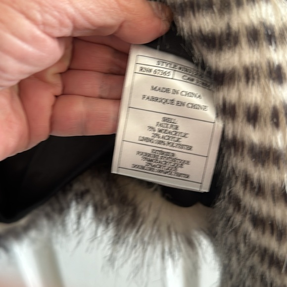 Jack Faux fur vest. Size M. Black and white   EUC - Picture 9 of 10